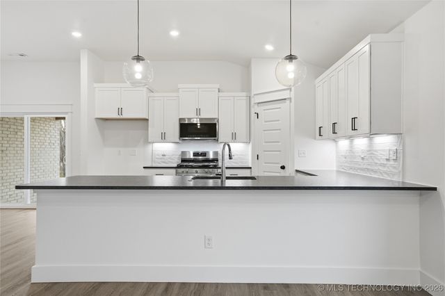 2052 E 128th Place S, Jenks, OK 74037