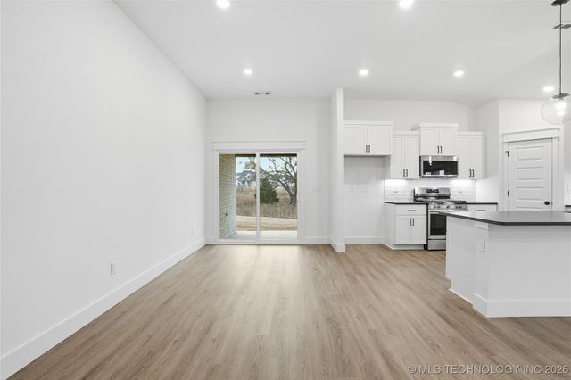 2052 E 128th Place S, Jenks, OK 74037