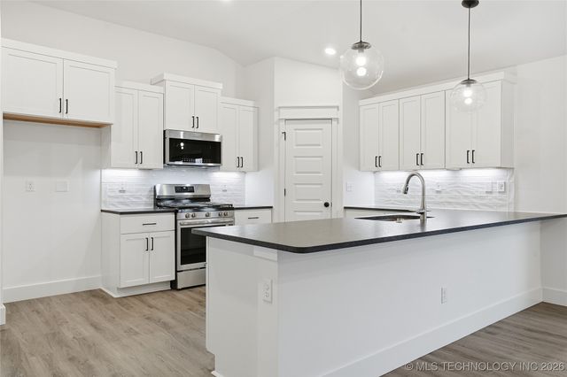 2052 E 128th Place S, Jenks, OK 74037