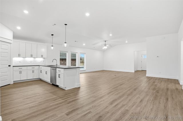 2052 E 128th Place S, Jenks, OK 74037