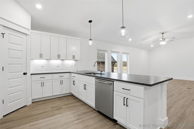 2052 E 128th Place S, Jenks, OK 74037