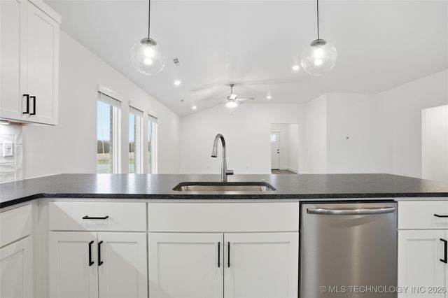 2052 E 128th Place S, Jenks, OK 74037