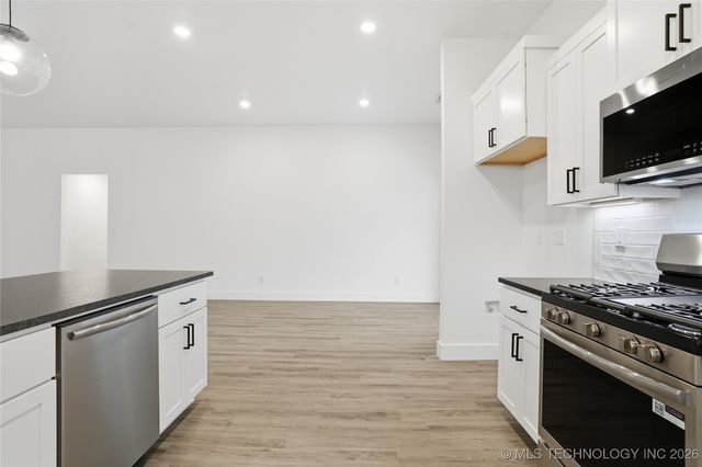 2052 E 128th Place S, Jenks, OK 74037