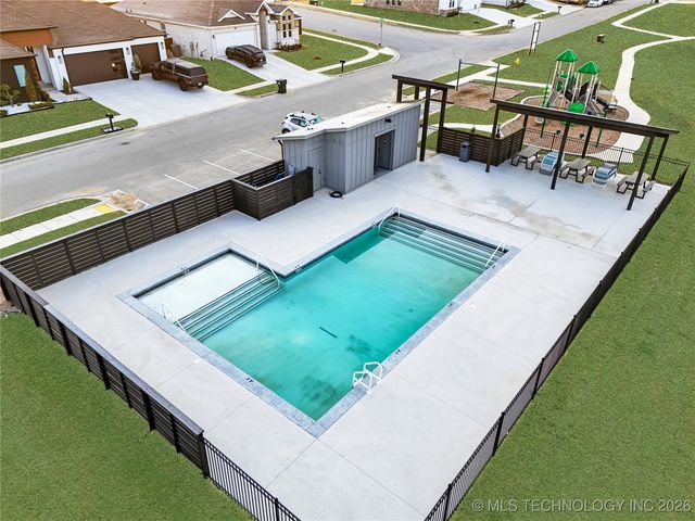 2052 E 128th Place S, Jenks, OK 74037