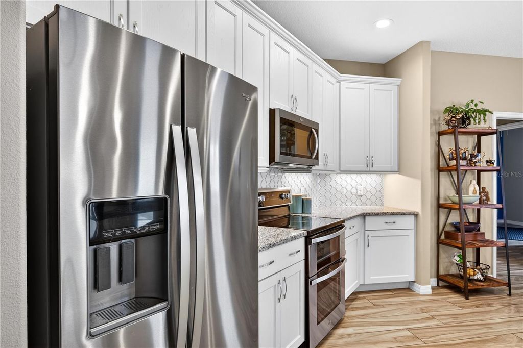 Image 12 of property listing at 36452 GRAND ISLAND OAKS CIRCLE, Grand Island, FL 32735