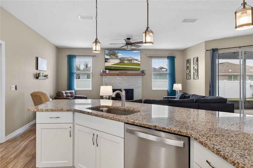 Image 13 of property listing at 36452 GRAND ISLAND OAKS CIRCLE, Grand Island, FL 32735