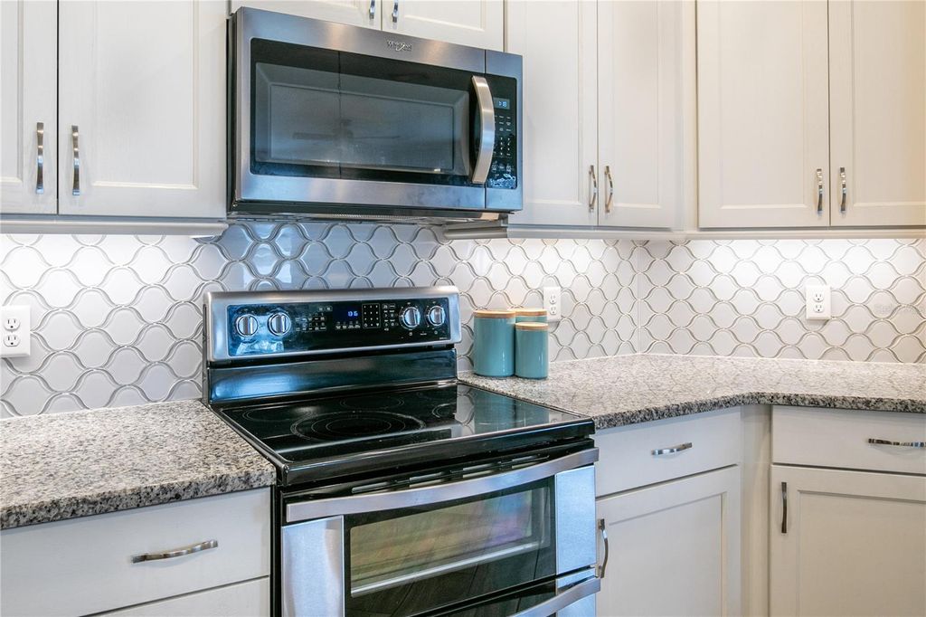 Image 14 of property listing at 36452 GRAND ISLAND OAKS CIRCLE, Grand Island, FL 32735