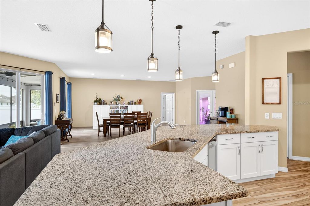 Image 15 of property listing at 36452 GRAND ISLAND OAKS CIRCLE, Grand Island, FL 32735