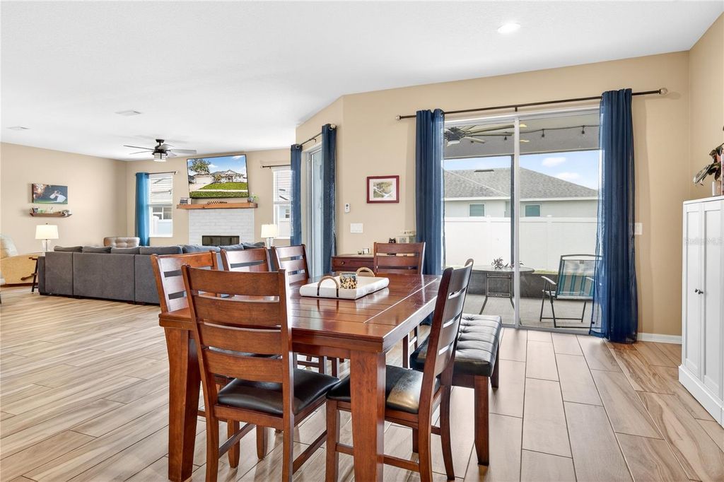 Image 16 of property listing at 36452 GRAND ISLAND OAKS CIRCLE, Grand Island, FL 32735