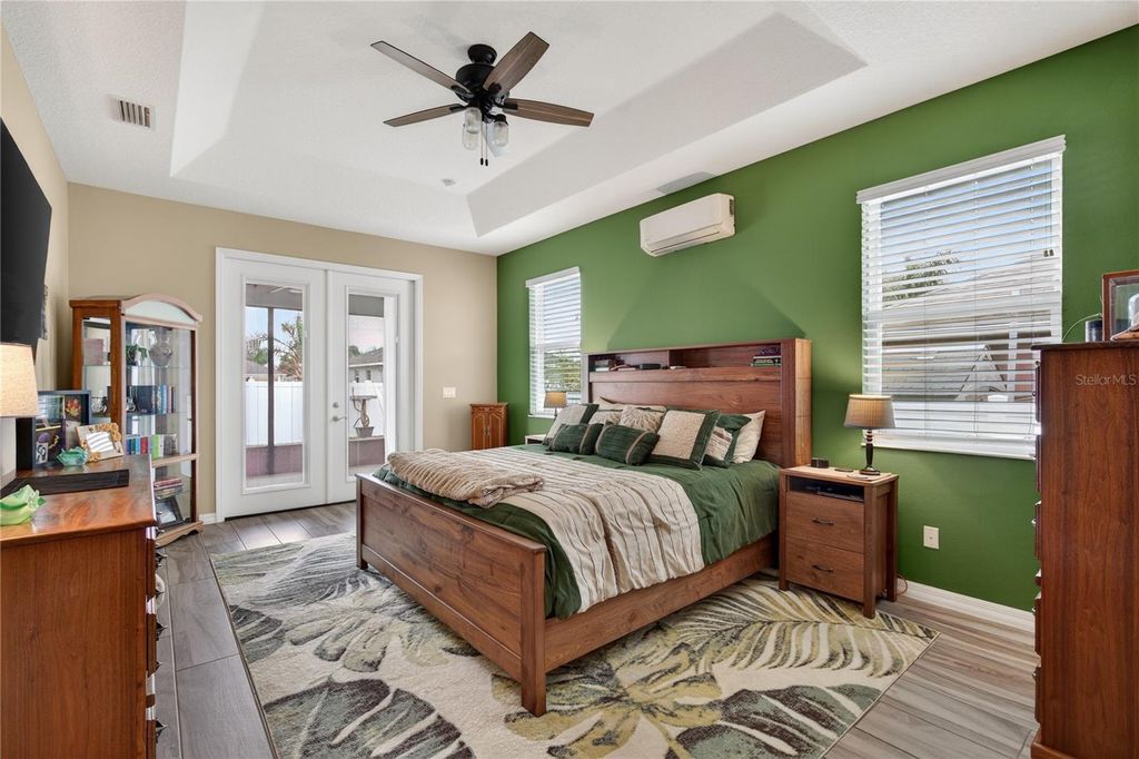 Image 26 of property listing at 36452 GRAND ISLAND OAKS CIRCLE, Grand Island, FL 32735