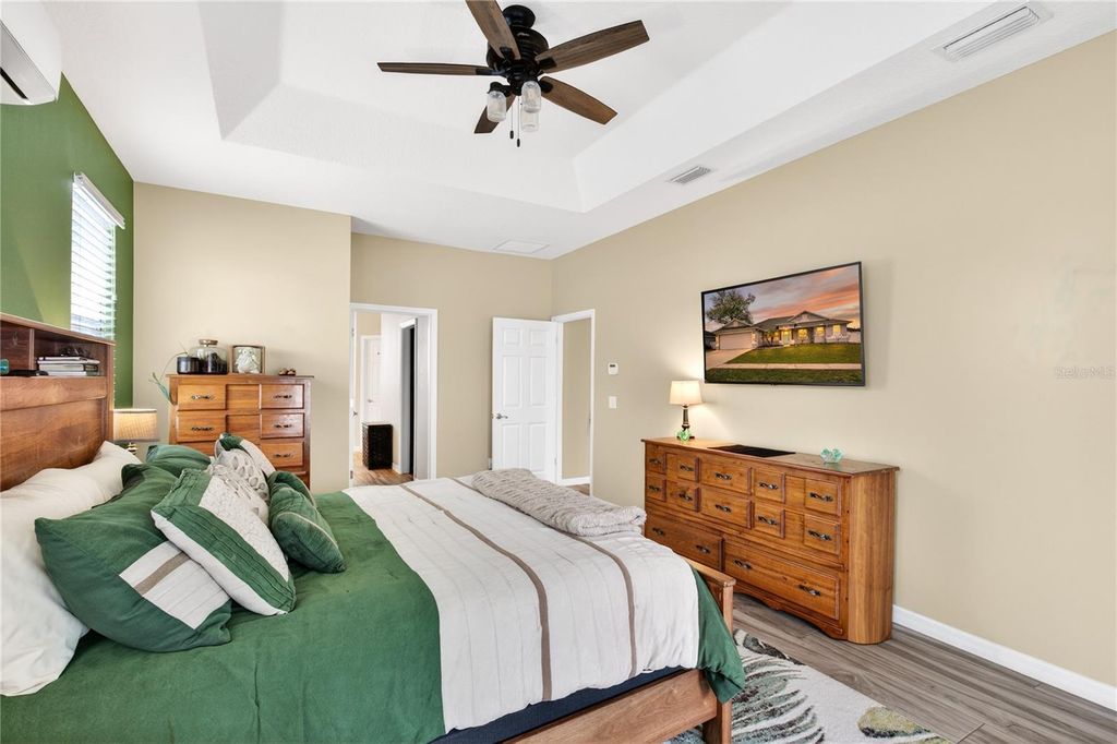 Image 27 of property listing at 36452 GRAND ISLAND OAKS CIRCLE, Grand Island, FL 32735