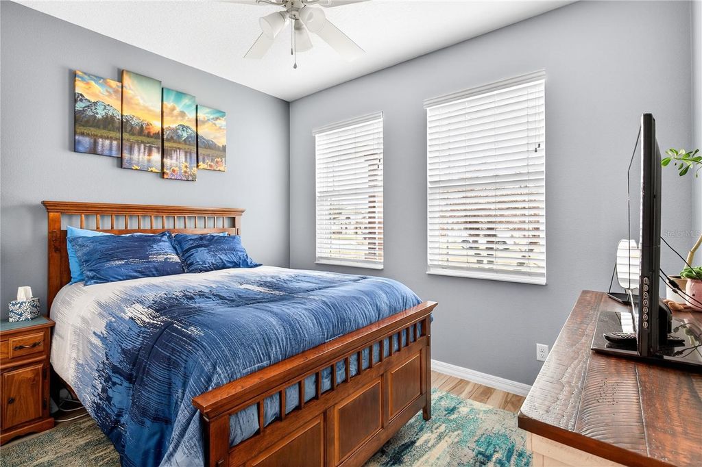 Image 31 of property listing at 36452 GRAND ISLAND OAKS CIRCLE, Grand Island, FL 32735