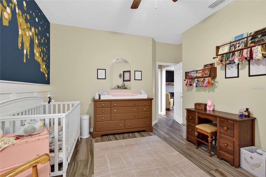 Image 40 of property listing at 36452 GRAND ISLAND OAKS CIRCLE, Grand Island, FL 32735