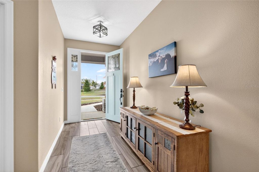 Image 5 of property listing at 36452 GRAND ISLAND OAKS CIRCLE, Grand Island, FL 32735