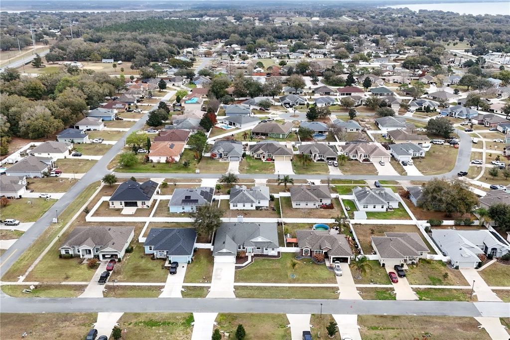 Image 44 of property listing at 36452 GRAND ISLAND OAKS CIRCLE, Grand Island, FL 32735