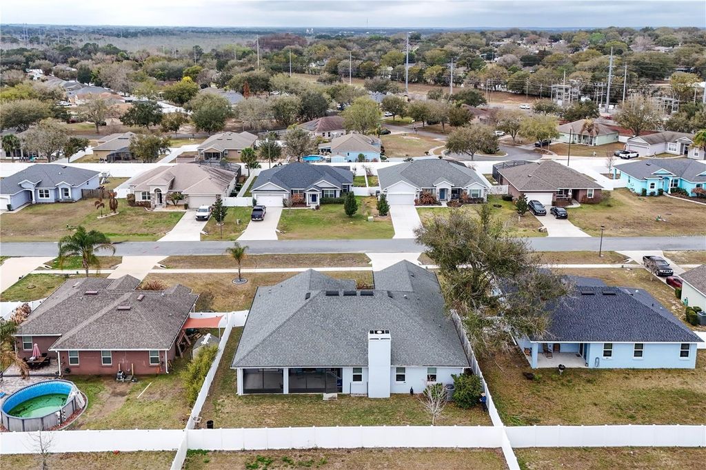 Image 49 of property listing at 36452 GRAND ISLAND OAKS CIRCLE, Grand Island, FL 32735