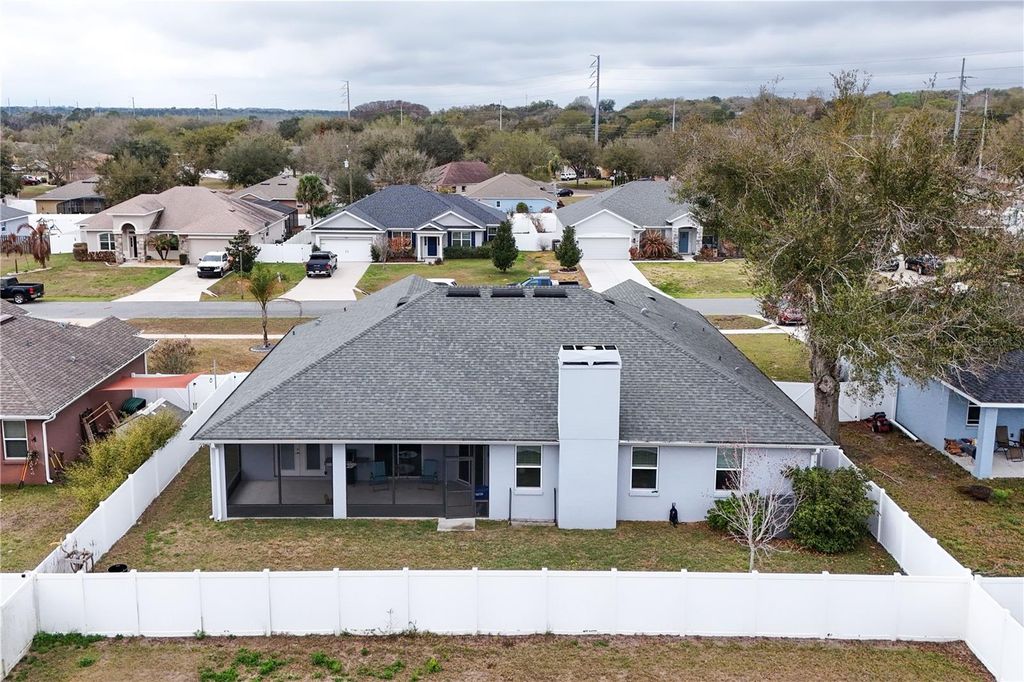 Image 50 of property listing at 36452 GRAND ISLAND OAKS CIRCLE, Grand Island, FL 32735