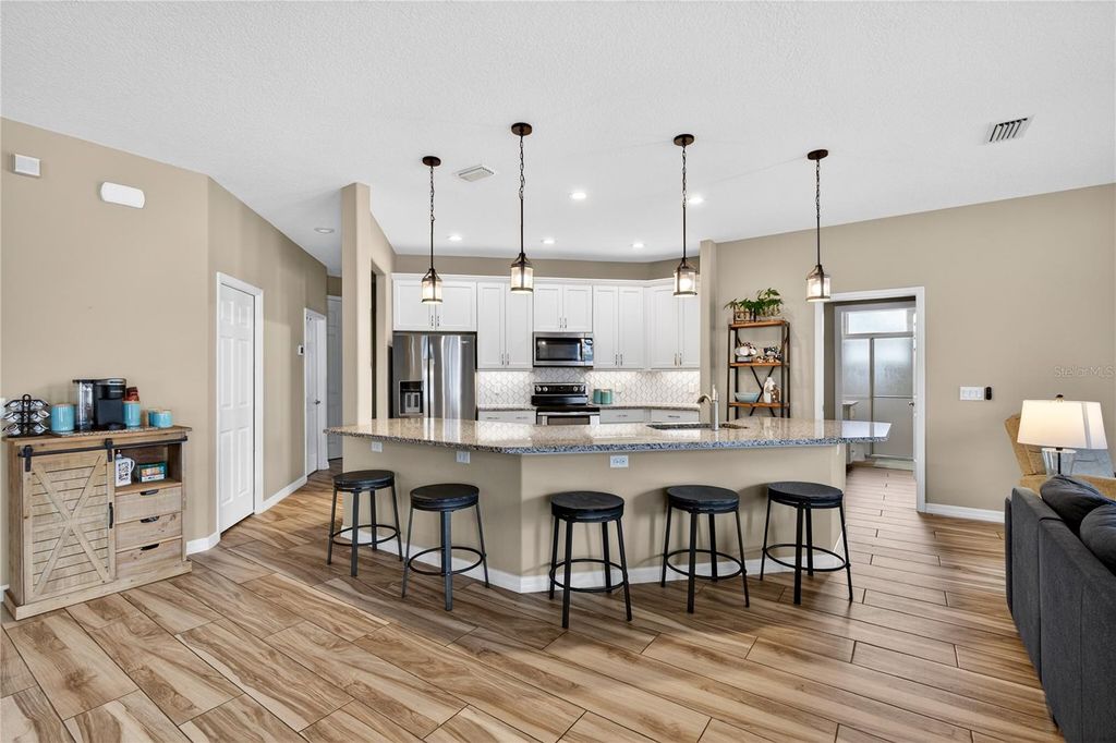 Image 9 of property listing at 36452 GRAND ISLAND OAKS CIRCLE, Grand Island, FL 32735