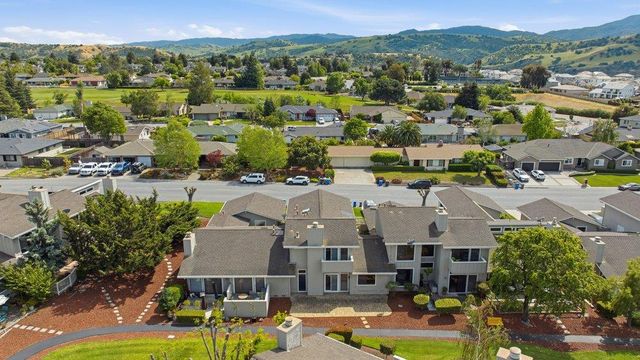 480 Ridgemark Drive, Hollister, CA 95023