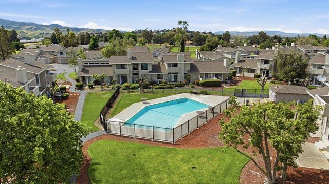 480 Ridgemark Drive, Hollister, CA 95023