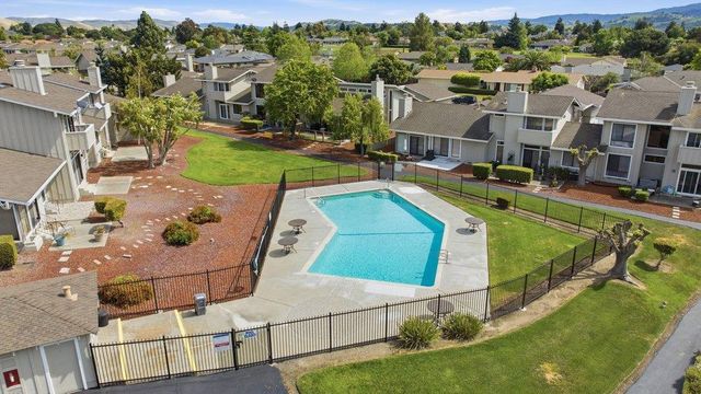 480 Ridgemark Drive, Hollister, CA 95023