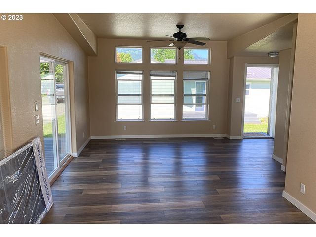 802 ENGLESIDE Ave, Joseph, OR 97846