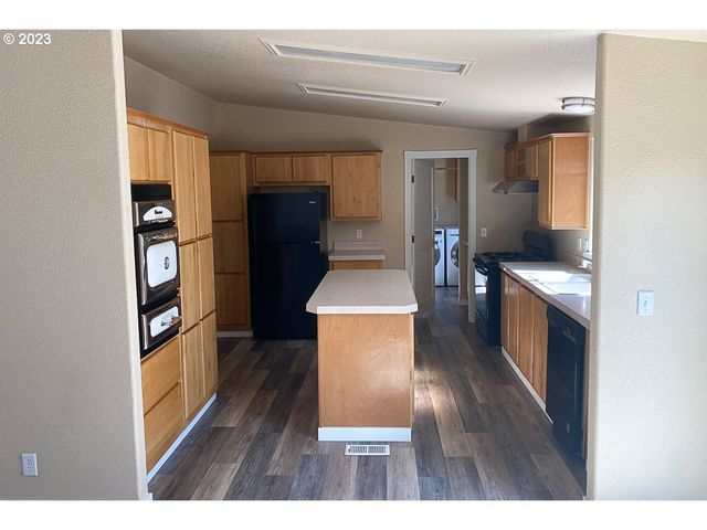 802 ENGLESIDE Ave, Joseph, OR 97846