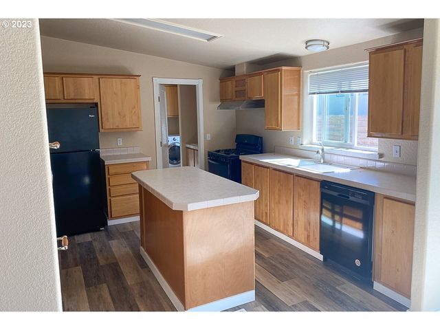 802 ENGLESIDE Ave, Joseph, OR 97846