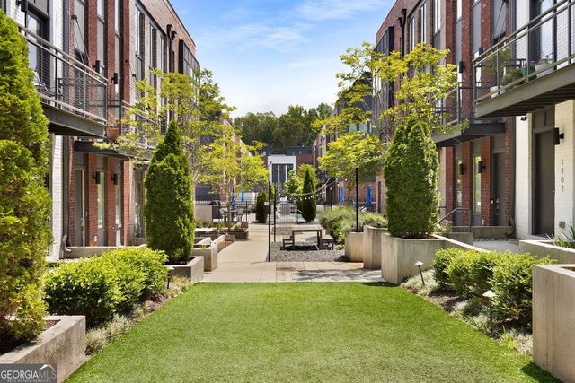 1300 Chelsea Circle NW, Atlanta, GA 30318