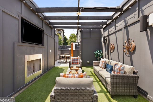 1300 Chelsea Circle NW, Atlanta, GA 30318