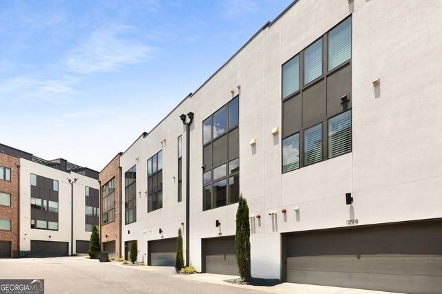 1300 Chelsea Circle NW, Atlanta, GA 30318