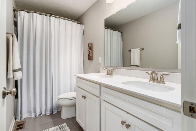 7405 McQueen Drive NW, Pickerington, OH 43147