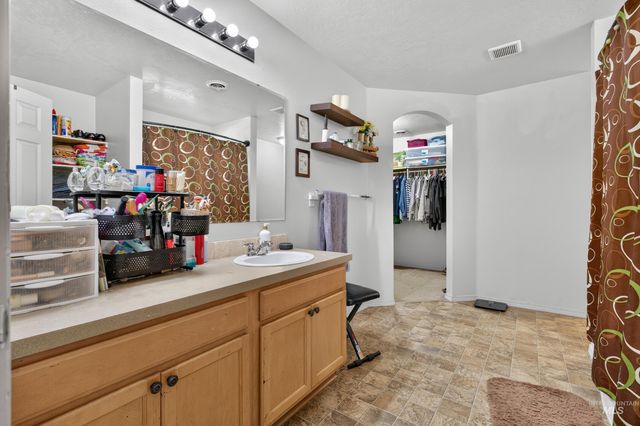 4404 N Alester Ave, Meridian, ID 83646