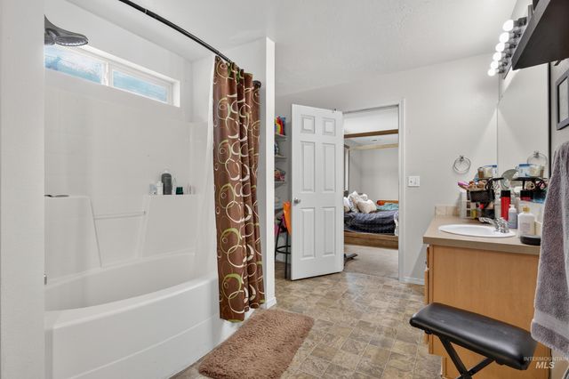 4404 N Alester Ave, Meridian, ID 83646