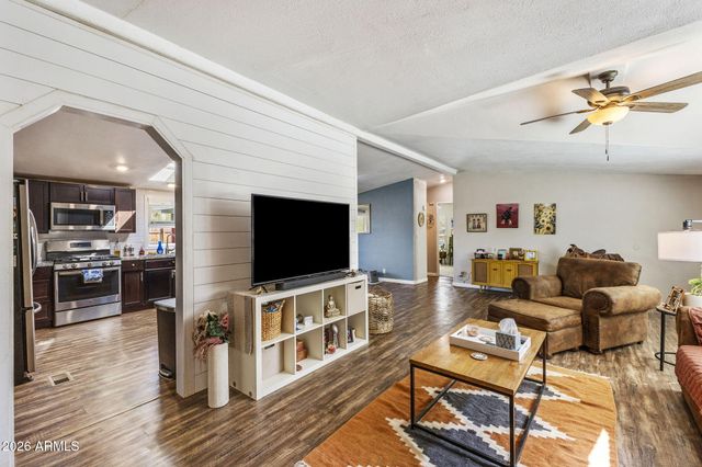 42027 N 3RD Street, Phoenix, AZ 85086