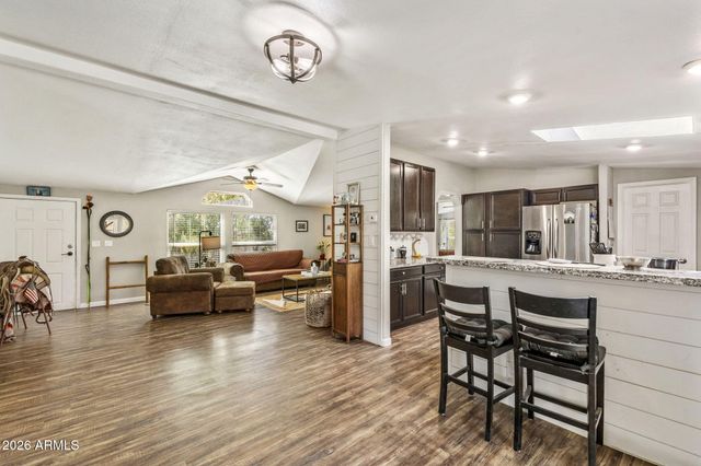 42027 N 3RD Street, Phoenix, AZ 85086