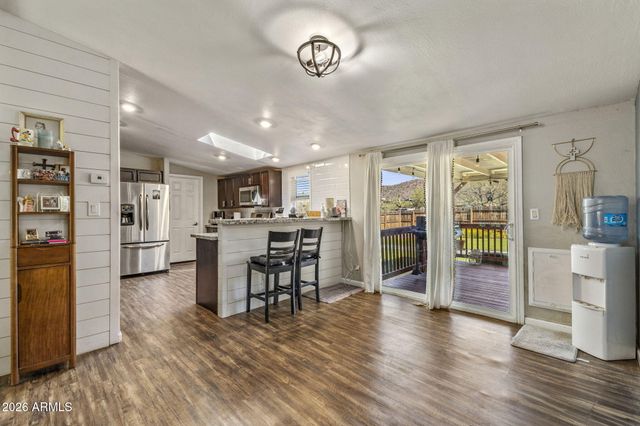 42027 N 3RD Street, Phoenix, AZ 85086