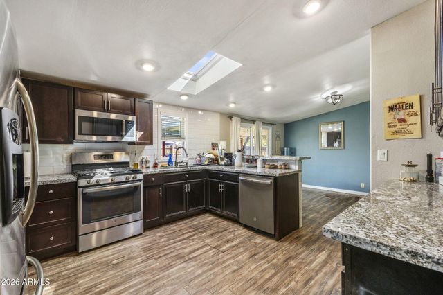 42027 N 3RD Street, Phoenix, AZ 85086