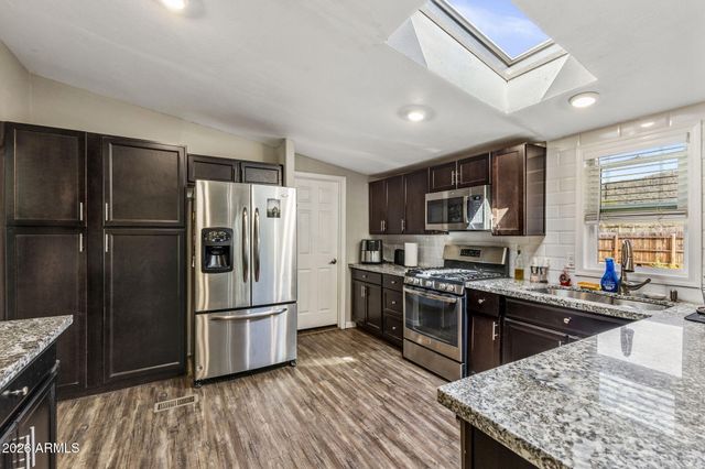 42027 N 3RD Street, Phoenix, AZ 85086