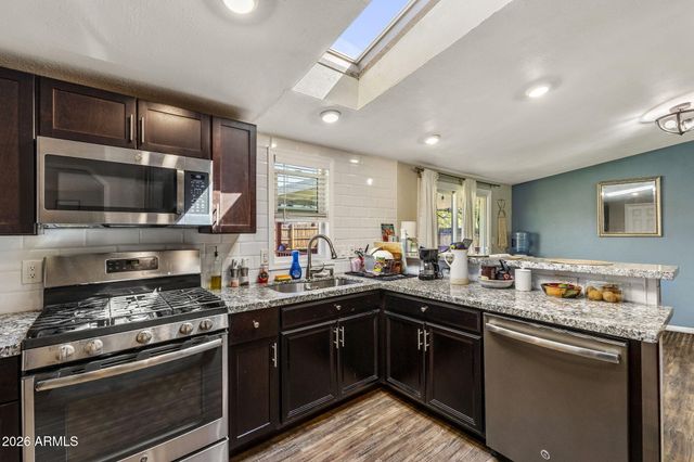 42027 N 3RD Street, Phoenix, AZ 85086