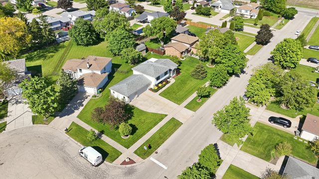 752 Rosanne Street, Lockport, IL 60441
