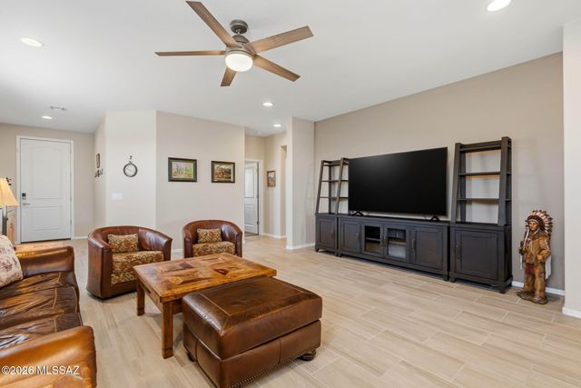 800 W Calle Moa, Sahuarita, AZ 85629