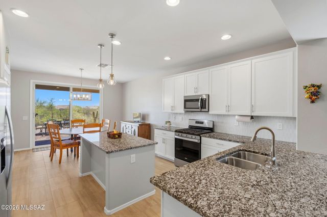 800 W Calle Moa, Sahuarita, AZ 85629