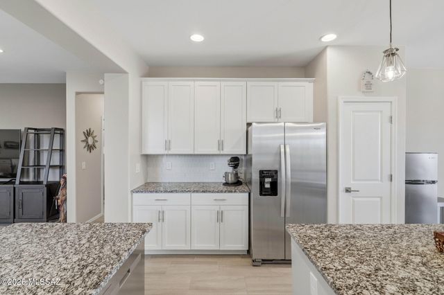 800 W Calle Moa, Sahuarita, AZ 85629