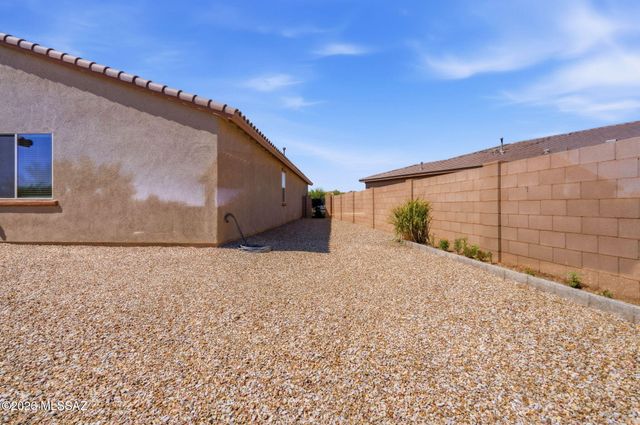800 W Calle Moa, Sahuarita, AZ 85629