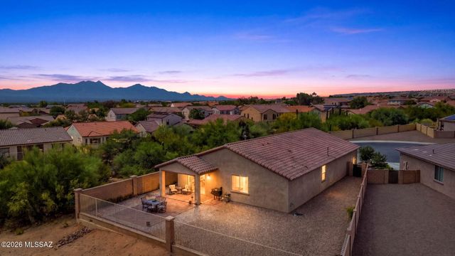 800 W Calle Moa, Sahuarita, AZ 85629