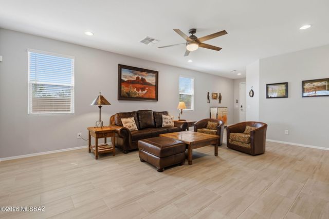 800 W Calle Moa, Sahuarita, AZ 85629