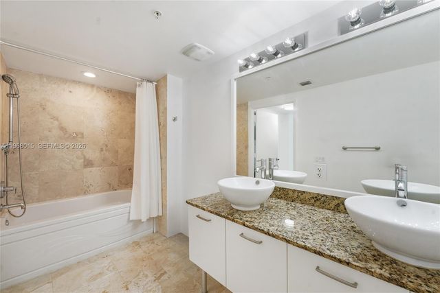 41 SE 5th St 1514, Miami, FL 33131