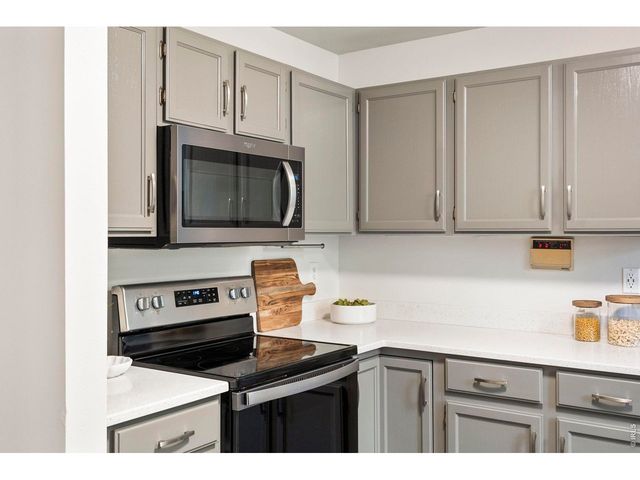 966 Shire Ct, Fort Collins, CO 80526