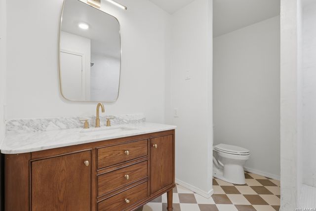 486 E Olmos Dr, Olmos Park, TX 78212